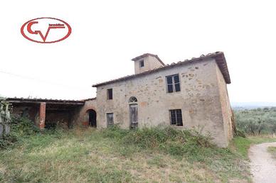 Rustico / Casale di 300 m² con più di 5 locali e b