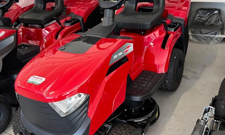 Trattorino tagliaerba Castelgarden a batteria