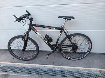 bicicletta mountain-bike 
