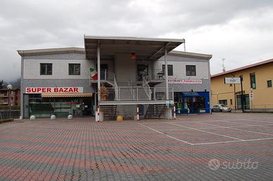 Locale commerciale di 600 mq. con appartamento