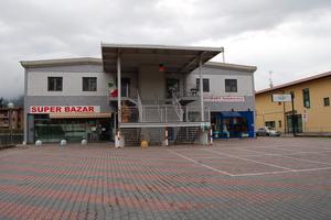 Locale commerciale di 600 mq. con appartamento