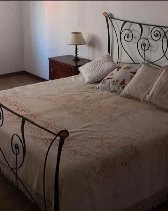 struttura esterna letto in metallo