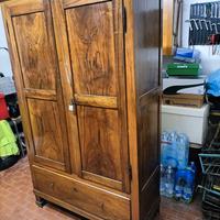 Armadio in noce 2 ante epoca 800