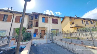VILLA A SCHIERA D'ANGOLO A FROSINONE