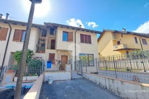 VILLA A SCHIERA D'ANGOLO A FROSINONE