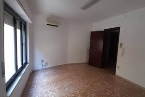 UFFICIO 1 VANO: VIA MARIANO STABILE BASSA - ANGOLO