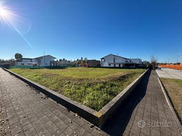 TERRENO EDIFICABILE DALLA FORMA RGOLARE E BELLA...