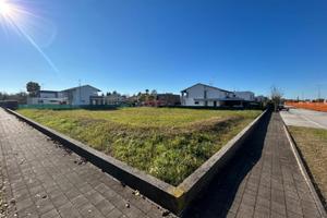 TERRENO EDIFICABILE DALLA FORMA RGOLARE E BELLA...