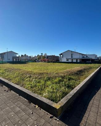 TERRENO EDIFICABILE DALLA FORMA RGOLARE E BELLA...