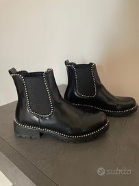 Scarponcino donna con piccole borchie - Taglia 37