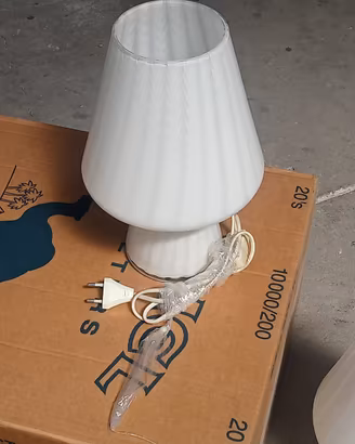 Elegante abat jour, luce da comodino o ufficio