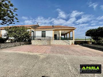 Villa di 23200 m² con più di 5 locali e box auto d