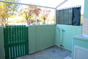 Baia verde a due passi dal mare con giardino