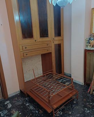 Armadio a muro con letto singolo a scomparsa