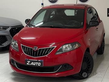 Lancia Ypsilon 1.0 Hybrid Ecochic Silver