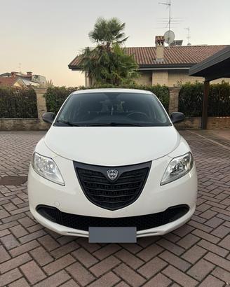 Lancia Ypsilon Momodesign
