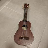 Ukulele Makala amplificato con custodia imbottita