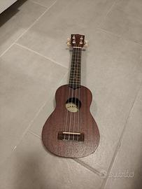 Ukulele Makala amplificato con custodia imbottita