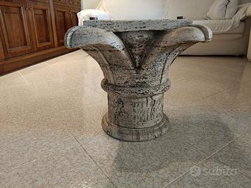 Base tavolino in formato capitello in travertino