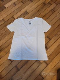 T-shirt bianca nuova per bambina