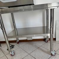Tavolo acciaio inox con ruote