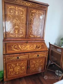 Buffet intarsiato con anta a ribalta