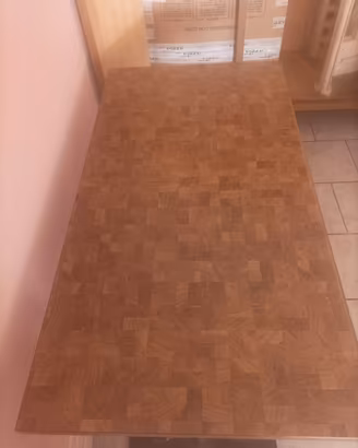 Tavolo in legno massiccio e telaio in ferro