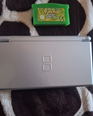 game boy ds lite e pokemon verde foglia 