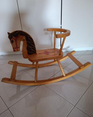 Cavallo a dondolo