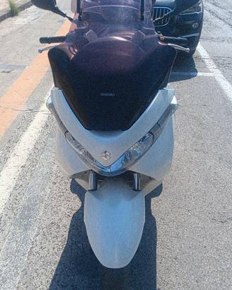 Suzuki Burgman  200 anno 2014