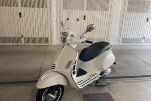 Vespa 300 GTS Hpe
