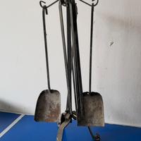 Trespolo per Camino con Accessori in Ferro