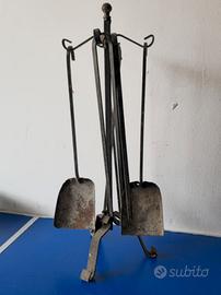 Trespolo per Camino con Accessori in Ferro
