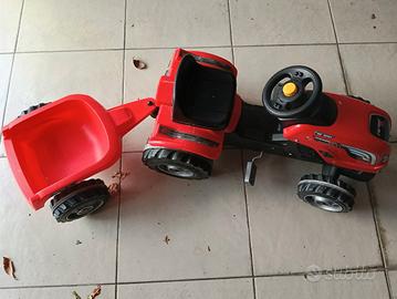 Trattore a pedali co rimorchio 