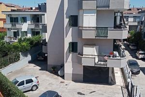 Posti moto coperti in cortile chiuso