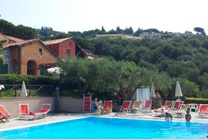 Villa a schiera con terrazzo vista mare e piscina