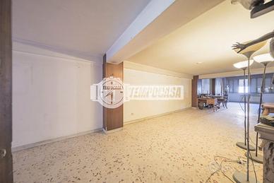 UFFICIO A/10 DA RISTRUTTURARE CON AMPIO TERRAZZO -