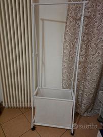 appendiabiti  su ruote con borsa portaoggetti 