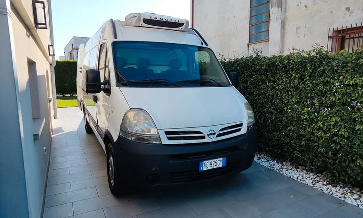 Furgone isotermico con rampa