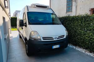 Furgone isotermico con rampa