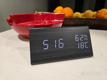 orologio da tavolo multifunzione effetto legno