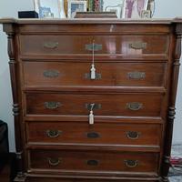 *Comò e Comodini in Legno: Eleganza e Funzionalità