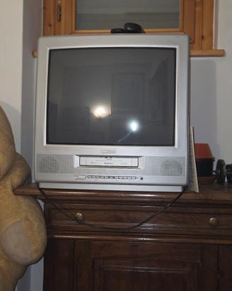 TELEVISORE CON VIDEOTEGISTRATORE VHS PHILIPS