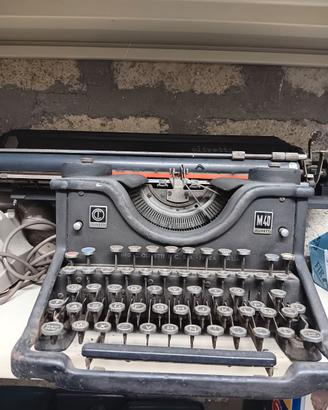 Macchina per scrivere Olivetti M40
