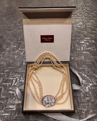 Collier di perle con cameo sardonico inciso a mano
