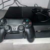 PlayStation 4 con un joystick e 4 giochi