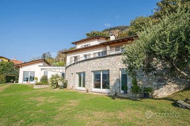 Villa di 443 m² con più di 5 locali e posto auto a