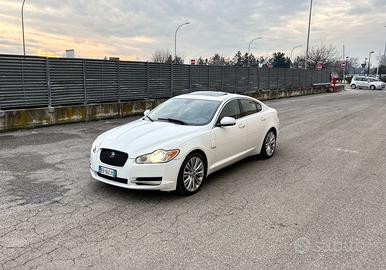 JAGUAR XF 3.0d v6 275cv pelle tetto