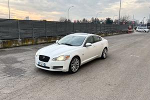 JAGUAR XF 3.0d v6 275cv pelle tetto