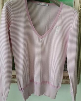 Pullover con scollo a v.